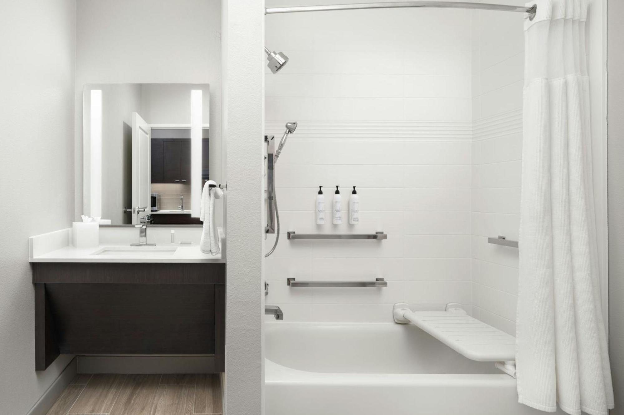 Towneplace Suites By Marriott Houston Hobby Airport Exterior photo